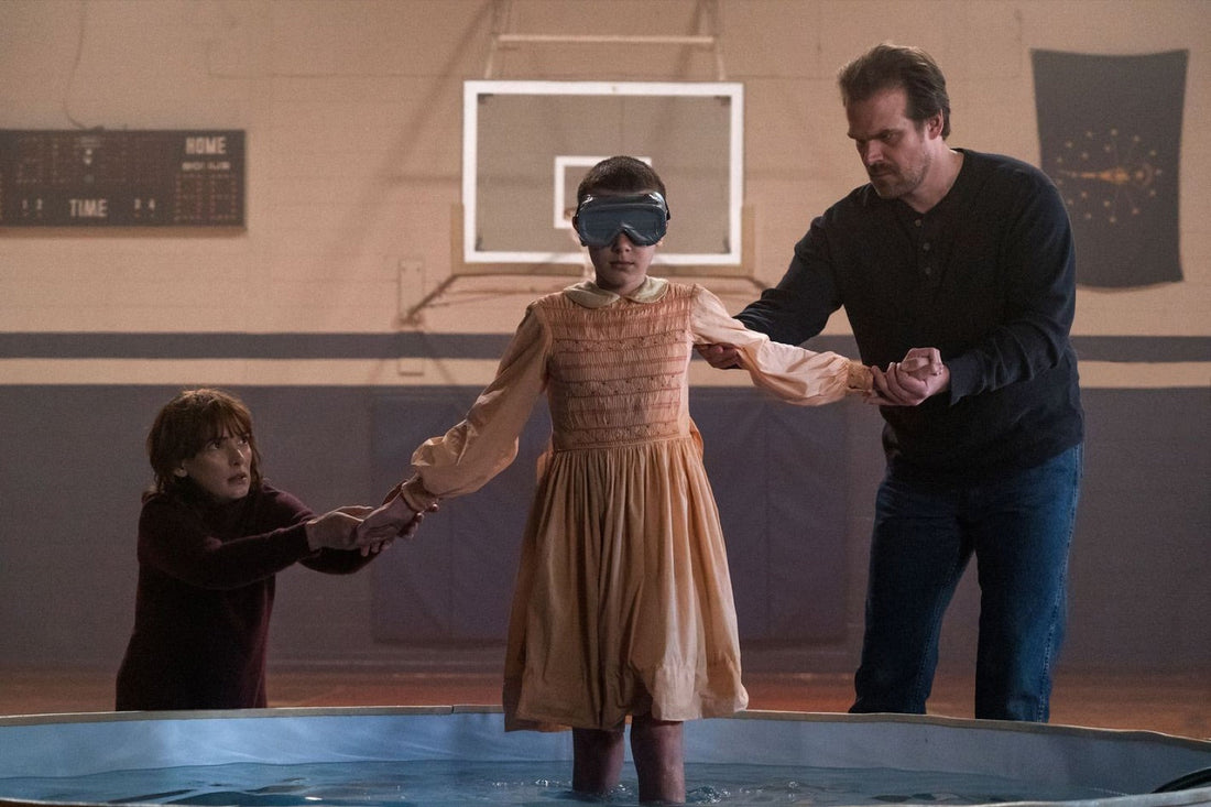 Basen do deprywacji sensorycznej w szkolnej sali gimnastycznej, odcinek 7 sezonu 1 Stranger Things