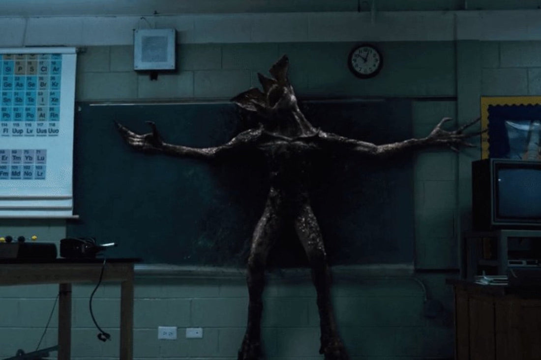 Demogorgon DnD, otwarta głowa-kwiat, rozłożone ramiona w klasie