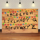 Tło Stranger Things ściana alfabetu jasne drewno