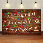 Tło Stranger Things ściana alfabetu czerwona cegła