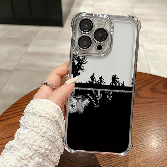 Coque iPhone Stranger Things motif Mix04 1350 vu de face