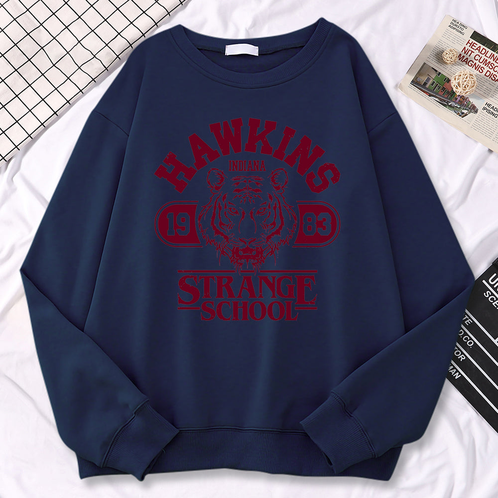 Sweat oversize Stranger Things Hawkins Strange School 1983 – coloris Bleu marine