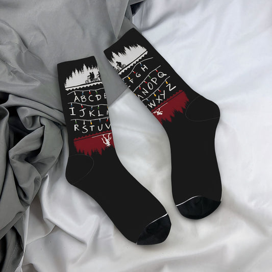 Chaussettes Stranger Things mur alphabet vu de face
