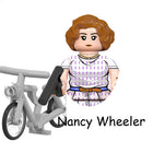 Minifigurka do zbudowania Stranger Things Nancy Wheeler i jej rower