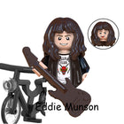 Minifigurka do zbudowania Stranger Things Eddie Munson na rowerze