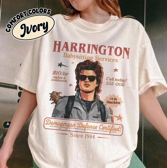 T-shirt femme oversize Stranger Things Harrington Babysitting Services vu de face