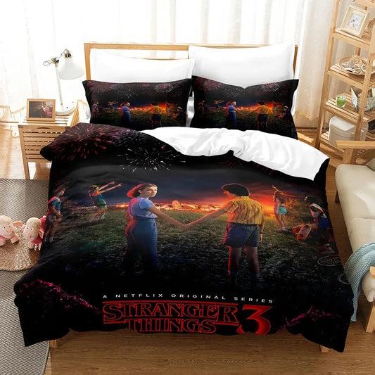 Poszwa na kołdrę Stranger Things sezon 3 zachód słońca na łóżku, z pasującymi poszewkami