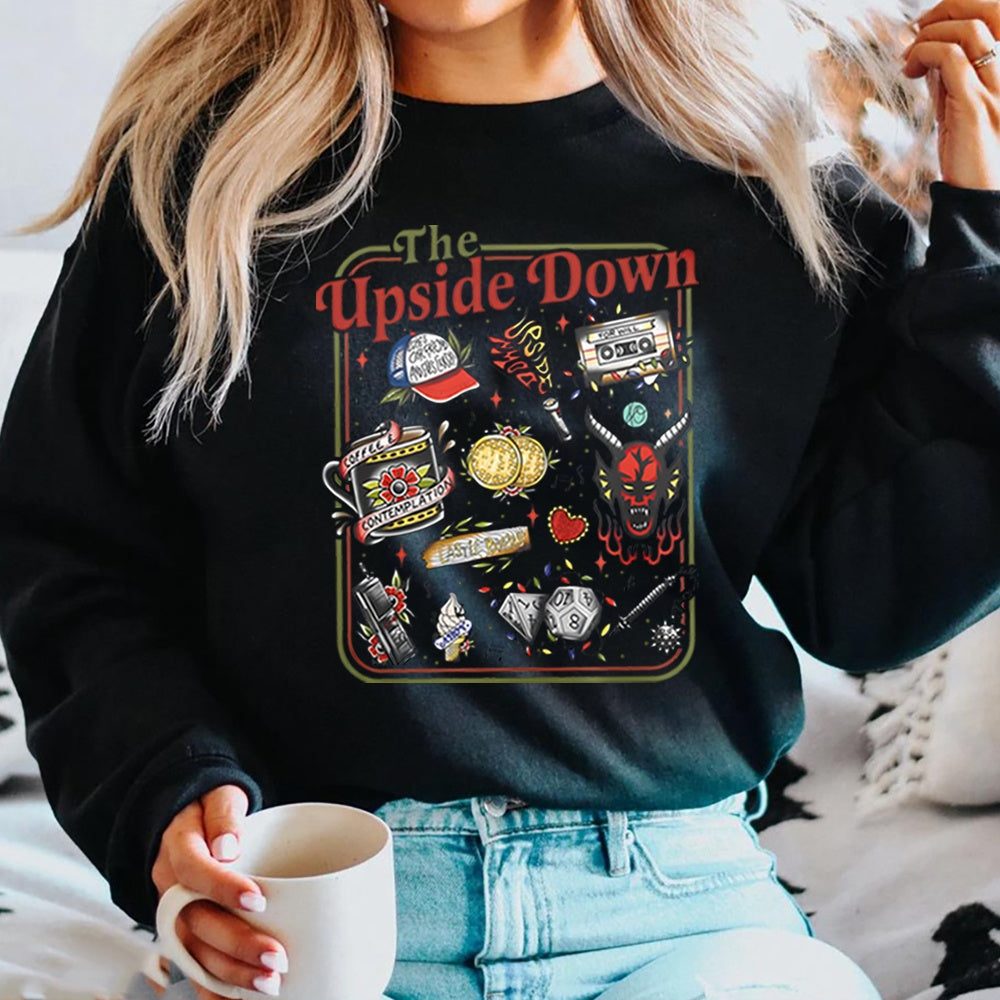Bluza z okrągłym dekoltem Stranger Things The Upside Down kultowe przedmioty czarny, przedmioty z serialu w stylu retro tatuażu z przodu