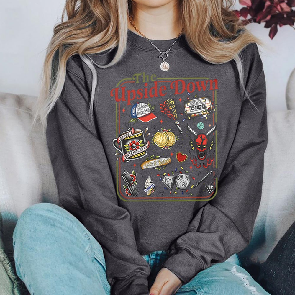 Bluza z okrągłym dekoltem Stranger Things The Upside Down kultowe przedmioty grafitowy, przedmioty z serialu w stylu retro tatuażu z przodu