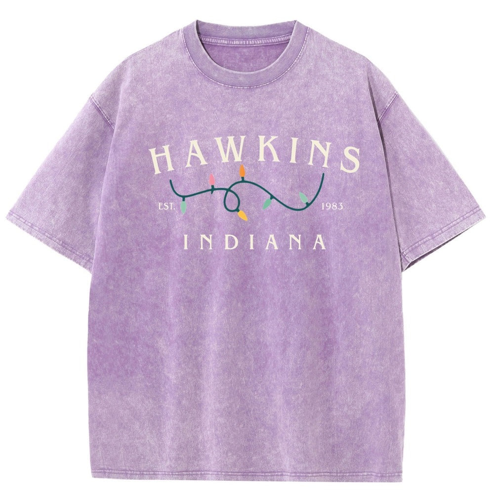 T-shirt męski sprany Stranger Things Hawkins Indiana lampki – kolor liliowy